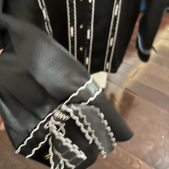 Chanell silk top  in perfect conditions chest size 104 cm length 63 wears - Picture 2 of 7